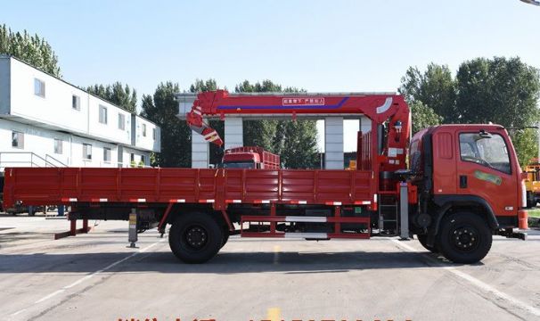 點擊查看詳細信息<br>標題：6.3噸東風160馬力隨車吊 閱讀次數：2231