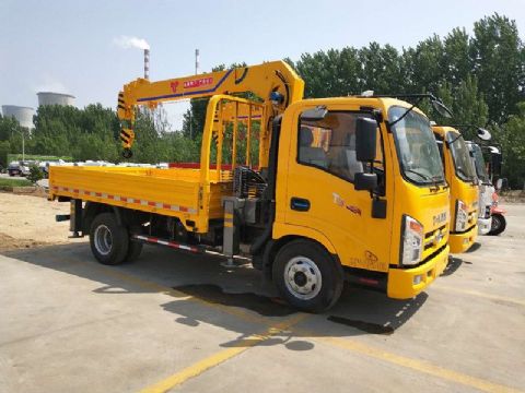 點擊查看詳細信息<br>標題：4噸唐駿隨車吊 閱讀次數：2353